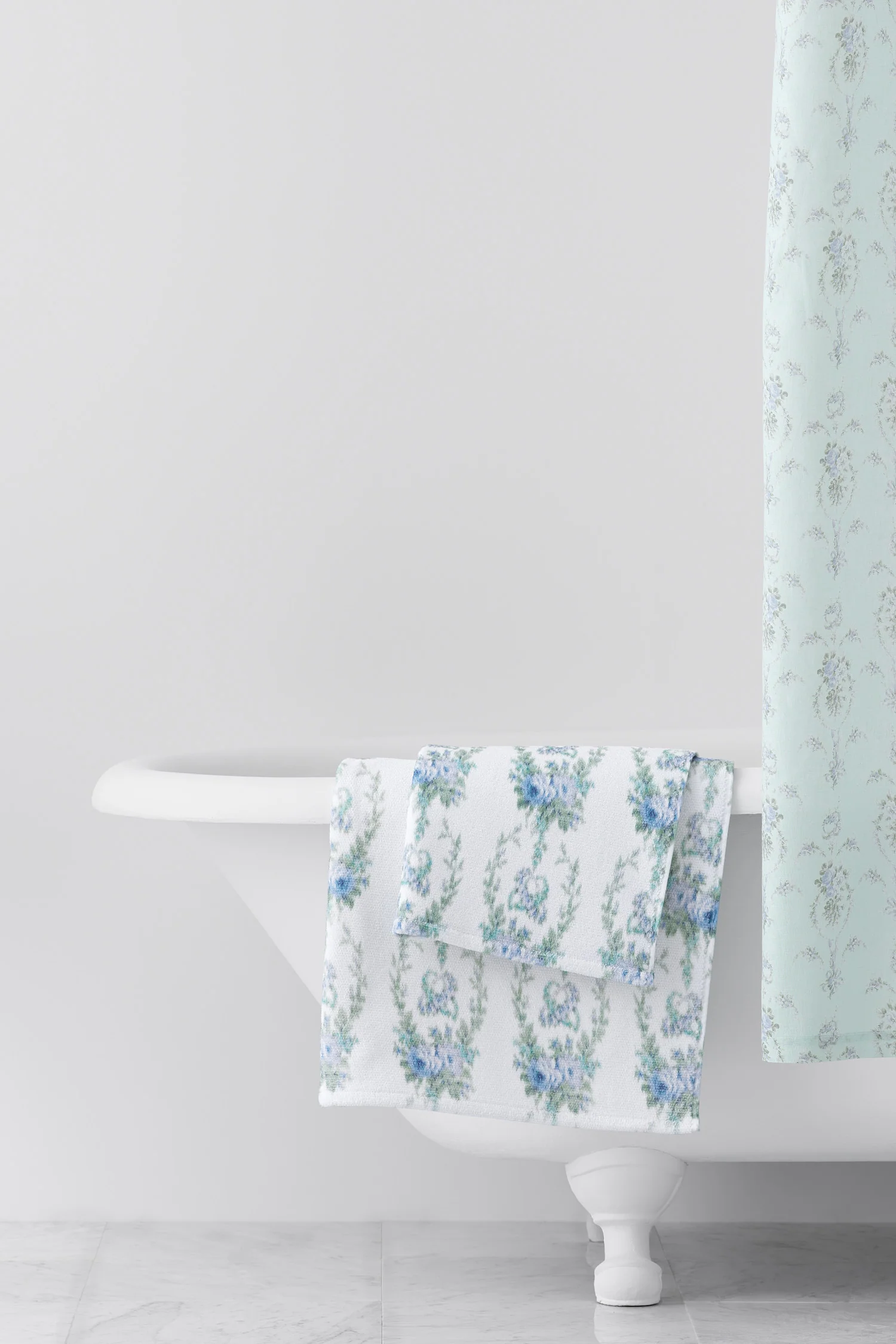 Cotton Bath Towel in Bow Print